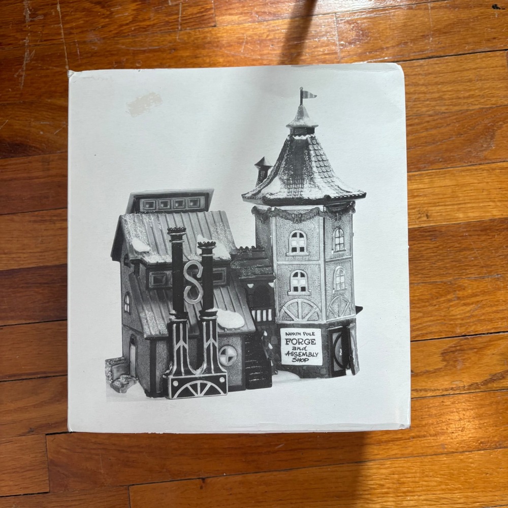 Department 56 North Pole Series Elf Forge & Assembly Shop Missing Flag - Picture 8 of 8